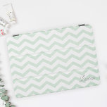 Protection iPad Mini Nom personnalisé Zig Zag de la Monnaie<br><div class="desc">Couverture intelligente iPad sur mesure avec zig zag/chevron motif pastel à la menthe et monogramme personnalisé.</div>
