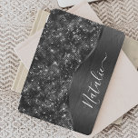Protection iPad Mini Parties scintillant noire métallique personnalisée<br><div class="desc">Personnalisez facilement cette couverture iPad à motif noir brossé et à parties scintillant glamour avec votre propre nom personnalisé.</div>