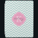 Protection iPad Monogramme personnalisé à la menthe et au fromage<br><div class="desc">Coque ipad chic chic mignon dispose d'un motif chevron preppy zigzag personnalisé avec votre nom monogramme et initial dans un cadre de quatrefoil girly. Cliquez sur Customiser pour modifier les polices de texte et les couleurs pour créer votre propre design unique.</div>