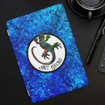 Protection iPad Pro Cover Art Gecko<br><div class="desc">Art Gecko Ce boîtier téléphonique est décoré d'une belle silhouette de gecko multicolore scintillante en cercle. L'arrière - plan est un motif bleu parties scintillant qui rappelle l'eau. Le texte amusant qui dit "Art Gecko" est une référence à "Art Déco",  vous pouvez le customiser comme vous voulez.</div>