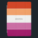Protection iPad Pro Cover Couleurs Drapeau Lesbienne Personnalisées Frappes<br><div class="desc">Belle et moderne orange,  blanc et violet rayures de blocs de couleur motif (les couleurs du drapeau lesbien). Ajoutez le nom de votre choix pour customiser cette couverture iPad pro cool.</div>