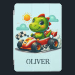 Protection iPad Pro Cover Dinosaure vert mignon dans une voiture de course<br><div class="desc">Montez à la vitesse préhistorique ! Cette adorable couverture ipad présente un joli dinosaure zoomant dans une voiture de course rouge enflammée. Personnalisez-le avec le nom de votre enfant pour un ajout unique à leur chambre qui célèbre leur amour des dinos et des voitures rapides.</div>