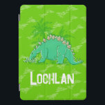 Protection iPad Pro Cover Dinosaure vert Stegosaurus nom personnalisé<br><div class="desc">Protégez votre appareil contre les accidents de dino, avec cette couverture coque enfant. Stégosaurus, arbres et empreintes graphiques originaux dans les tons verts. Personnaliser avec votre propre nom, lit actuellement Lochlan. Parfait pour les paléontologues dinosaures en herbe et les amateurs de dinosaures. Dessin et dessin exclusif de dinosaures par Sarah...</div>