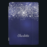 Protection iPad Pro Cover Écriture de nom monogramme de poussière de parties<br><div class="desc">Un arrière - plan bleu. La couleur bleue est inégale. Décoré avec de la poussière de parties scintillant imitation. Personnalisez et ajoutez un nom. Le prénom est écrit avec un script de style moderne écrit à la main.</div>