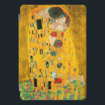 Protection iPad Pro Cover Gustav Klimt Le Baiser<br><div class="desc">Couverture iPad avec peinture à l’huile de Gustav Klimt avec feuille d’or The Kiss (1908). Un homme et une femme,  aux couleurs dorées brillantes,  embrassent et embrassent avec amour dans un champ de fleurs. Un grand cadeau pour les amateurs d'art Art Nouveau et autrichien.</div>