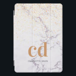 Protection iPad Pro Cover Marbre blanc or monogramme initiales moderne<br><div class="desc">Un élégant arrière - plan en pierre de marbre blanc et gris avec des confettis dorés. Texte en or et noir. Personnalisez et ajoutez vos initiales monographiques et un nom. Pour lui et elle. Minimaliste et moderne !</div>