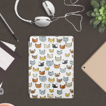 Protection iPad Pro Cover Motif de Doodle visage de chat<br><div class="desc">Une collection de griffes drôles de chats, avec une fourrure colorée dans des tons et des marques uniques et arrangée en un motif reproductible. Ces visages de chat étaient à l'origine dessinés à la main avec un stylo et un crayon, puis transférés au format vectoriel pour des impressions à grande...</div>