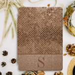 Protection iPad Pro Cover Nom de la Parties scintillant d'or en cuivre chic<br><div class="desc">Parties scintillant iPad Pro moderne,  girly et chic rose or/cuivre recouvre personnalisée avec votre monogramme dans une police serif moderne.</div>