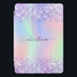 Protection iPad Pro Cover Nom de parties scintillant rose violet script holo<br><div class="desc">Un arrière - plan holographique branché aux couleurs pastel rose, violet, or rose, vert menthe. Décoré avec de la poussière de parties scintillant imitation. Lettres violettes. Personnalisez et ajoutez votre nom. Le nom est écrit avec un script de style moderne écrit à la main avec des swashes. Pour que les...</div>