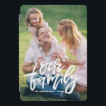 Protection iPad Pro Cover Notre couverture iPad Pro de Script Lettré à la ma<br><div class="desc">Couverture iPad pro personnalisable avec calligraphie moderne. Personnalisez en ajoutant votre photo de famille préférée.</div>