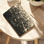 Protection iPad Pro Cover Parties scintillant dorée moderne et élégant<br><div class="desc">Doté d'un design moderne et élégant en faux parties scintillant doré avec des accents pétillants et personnalisé avec votre nom dans un script moderne. Cette couverture chic est un cadeau parfait pour les amateurs de glamour et de parties scintillant !</div>