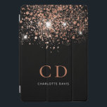 Protection iPad Pro Cover Parties scintillant en or rose noir monogramme nom<br><div class="desc">Un arrière - plan noir chic décoré de parties scintillant rose dorée tombe. Personnalisez et ajoutez vos initiales et votre nom de monogramme. Rose or et blanc.</div>