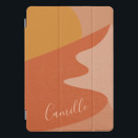 Protection iPad Pro Cover Paysage Abstrait de montagne du désert Personnalis<br><div class="desc">Ce coque ipad élégant présente une illustration vibrante et colorée d'un paysage de montagne désertique au coucher du soleil en orange brûlé,  en terre cuite et en jaune,  personnalisée avec votre nom.</div>
