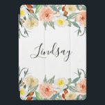 Protection iPad Pro Cover Peach Pink Crème Aquarelle Floral Boho<br><div class="desc">Avec de belles fleurs d'aquarelle rose pêche et crème et votre nom est un script calligraphique,  ce coque ipad sera un accrocheur de regard chaque fois que quelqu'un voit votre tablette dans vos mains!</div>