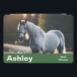 Protection iPad Pro Cover Personnalisé Votre Animal Photo Horse Nom Personna<br><div class="desc">Cette housse iPad Air élégante peut être customisée avec votre photo de votre animal ou animal favori Cliquez sur. "Personnalisez" pour ajouter votre propre photo de couverture, le nom de votre cheval et votre nom (ou nom du destinataire). La couverture design et simple est un cadeau idéal pour les amateurs...</div>