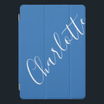 Protection iPad Pro Cover Script minimaliste Nom personnalisé Français Bleu<br><div class="desc">Typographie minimaliste de script Nom en coque ipad bleu et blanc</div>