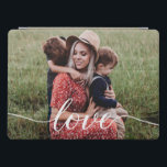 Protection iPad Pro Family Love Script Photo personnalisée<br><div class="desc">En utilisant un script magnifique et moderne pour le mot "Amour",  cette photo d'amour de famille peut être facilement personnalisée avec votre propre photo de famille préférée sur ce coque tablette. Une élégante couverture de tablette pour protéger votre appareil et le rendre personnel et mémorable. Un grand cadeau.</div>