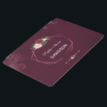 Protection iPad Royal Bourgogne Floral géométrique<br><div class="desc">Design élégant et unique,  avec des bouquets aquarelles fleuris,  une forme géométrique texturée rose,  le tout sur un arrière - plan bordeaux audacieux avec feuilles encadrés. Utilisez l'outil Personnaliser pour ajouter vos informations. Pour les articles correspondants,  veuillez visiter ma collection géométrique Feuille de Bourgogne.</div>