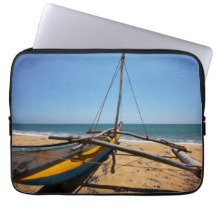 Protection Pour Ordinateur Portable Bateau de pêche amarré sur la plage