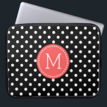 Protection Pour Ordinateur Portable Blanc Sur Polka Noir Point Accents Corail-rouge<br><div class="desc">Elégant motif à pois blanc sur couleur arrière - plan noir personnalisable. Cercles rouge corail accent avec monogramme personnalisable et optionnel.</div>