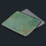 Protection Pour Ordinateur Portable Champ de pavot par Gustav Klimt, Art Nouveau Vinta<br><div class="desc">Poppy Field (1907) de Gustav Klimt est un art vintage de l'époque victorienne symbolisme de la peinture de paysage floral. Une scène nature avec un grand pré avec des fleurs de pavot rouge en fleurs. C'est le printemps et les pavots et les arbres fruitiers sont en fleurs. À propos de...</div>