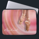 Protection Pour Ordinateur Portable Danse de ballet avec nom personnalisé<br><div class="desc">Une danseuse de ballet sur ses orteils dans un design féminin rose avec un arrière - plan tourbillon abstrait. Insérez votre nom à la place du nom de l'exemple figurant dans le modèle de conception. Vous pouvez également supprimer le nom si vous préférez le coque avec. Il suffit de cliquer...</div>