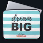 Protection Pour Ordinateur Portable Dream Big, Texte de script, Personnalisé, Couleur<br><div class="desc">Inspirez-vous de vos efforts quotidiens grâce à notre tamis d'ordinateur portable couleur personnalisée "Dream Big". Cette pochette d'ordinateur portable n'est pas seulement un accessoire protecteur pour votre appareil ; c'est une pièce de motivation qui vous encourage à poursuivre vos ambitions et vos aspirations. L'élégant texte de script 'Dream Big' sert...</div>