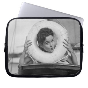 Protection Pour Ordinateur Portable Femme posant 3