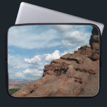 Protection Pour Ordinateur Portable Fenêtre Nord<br><div class="desc">Cette vue de et à travers l'arc de la Fenêtre Nord a été prise dans le Parc National des Arches près de Moab, Utah. La roche qui forme la partie inférieure droite de l'arc remplit près de la moitié du cadre sur la diagonale. A sa gauche, des nuages blancs bouffants...</div>