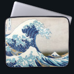 Protection Pour Ordinateur Portable Grande vague au large de Kanagawa Hokusai Art japo<br><div class="desc">La Grande Vague, ou La Vague, ou La Grande Vague au large de Kanagawa 葛 飾 北 斎"神 川 " 36 Vues du Mont Fuji de Le Grand Vague au large de Kanagawa est une célèbre gravure de bois de l'artiste japonais Hokusai. Il a été publié en 1832 (période Edo)...</div>