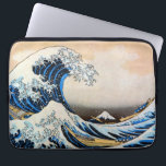 Protection Pour Ordinateur Portable Grande vague, Hokusai, Ukiyo-e<br><div class="desc">Katsushika Hokusai (octobre ou novembre 1760 - 10 mai 1849) était un artiste japonais, peintre ukiyo-e et graveur de la période Edo. À son époque, il était le principal expert du Japon en peinture chinoise. Né à Edo (maintenant Tokyo), Hokusai est plus connu comme auteur de la série d'imprimés de...</div>
