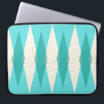 Protection Pour Ordinateur Portable Jacquard moderne du milieu du siècle<br><div class="desc">Ce Jacquard moderne Mid-Century Sleeve est doté d'un arrière - plan turquoise et dynamique et d'un motif de diamants turquoises translucides et mod qui recouvrent de grands diamants vintages crème avec des taches d'âge spatial de couleur or. Ce Jacquard minimaliste d'inspiration et déconstruit est un retour simpliste de l'ère atomique...</div>