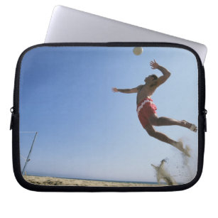 Protection Pour Ordinateur Portable Joueur de beach volley masculin qui saute jusqu'à 