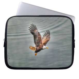Protection Pour Ordinateur Portable L'aigle à tête blanche américain survole l'océan