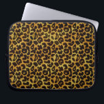 Protection Pour Ordinateur Portable Léopard Fourre Imprimer Motif animal<br><div class="desc">Ce design branché de pochette pour ordinateur portable est doté d'un motif empreinte de léopard avec des taches d'animaux noirs sur un arrière - plan à fourrure orange-jaune-or. Apportez le chat sauvage en vous avec ce design félin cool. C'est le look original et audacieux parfait pour les amoureux des animaux....</div>