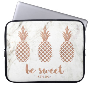 Protection Pour Ordinateur Portable Les ananas de rose rose sur le marbre blanc