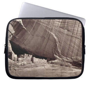 Protection Pour Ordinateur Portable Les ruines antiques du canyon de Chelle, 1873 (a
