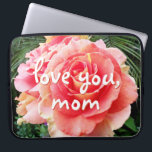 Protection Pour Ordinateur Portable Love You Mom Citer Soft Rose Gros plan Photo<br><div class="desc">Être mère est l'un des emplois les plus importants au monde. Montrez que vous vous souciez de cette étonnante robe rose rose rose photo poche portable néoprène. Cette pochette pour ordinateur portable est disponible en trois tailles : 15", 13" et 10". Dure beaucoup plus d'une douzaine de roses ! Vous...</div>