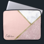 Protection Pour Ordinateur Portable Marbre rose géométrique élégant de blanc de<br><div class="desc">Dessin géométrique élégant comportant les parties scintillantes roses d'or de faux,  l'or et le marbre blanc.</div>