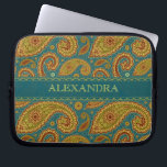 Protection Pour Ordinateur Portable Monogramme de ver Motif de Paisley Retro<br><div class="desc">Tons de ver rétro paisley motif sur arrière - plan bleu-vert. monogramme personnalisable et optionnel. Disponible sur d'autres produits.</div>