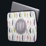 Protection Pour Ordinateur Portable Monogramme Plumes et flèches<br><div class="desc">Un cadeau avec un motif de plumes et de flèches. Personnalisez avec votre monogramme.</div>