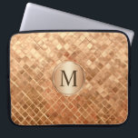Protection Pour Ordinateur Portable Motif rose Gold Metallic Look avec Monogramme<br><div class="desc">Un motif de tuiles à look métallique or rose unique avec médaillon monogramme et monogramme personnalisé qui peut être personnalisé au monogramme ou au texte de votre choix. Si vous souhaitez modifier la police ou recentrer un nouveau monogramme, cliquez sur le bouton "customiser" et vous êtes tous paramétrés. Protégez votre...</div>