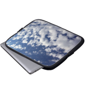 Protection Pour Ordinateur Portable Nuages Puffy Sur Ciel Bleu