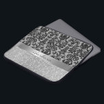 Protection Pour Ordinateur Portable Parties scintillant de Motif de diamants noirs<br><div class="desc">Damas noires avec motif de parties scintillant de diamants en parties scintillant arrière - plan et argent sur le fond.</div>