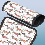 Protège Poignée Pour Bagage Chien de saucisse Dachshund<br><div class="desc">Mignonne petite saucisse Dachshund ou des chiens édulcorés en laine. Parfait pour les amoureux de les chiens et les promeneurs de chiens.</div>