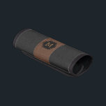 Protège Poignée Pour Bagage Monogramme d'impression en cuir Vintage noir et Br<br><div class="desc">Simples rayures en cuir noir et marron avec un effet cousu et un monogramme personnalisé.</div>