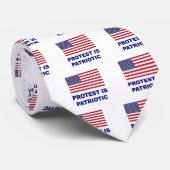 Protest is patriottisch stropdas (Opgerold)