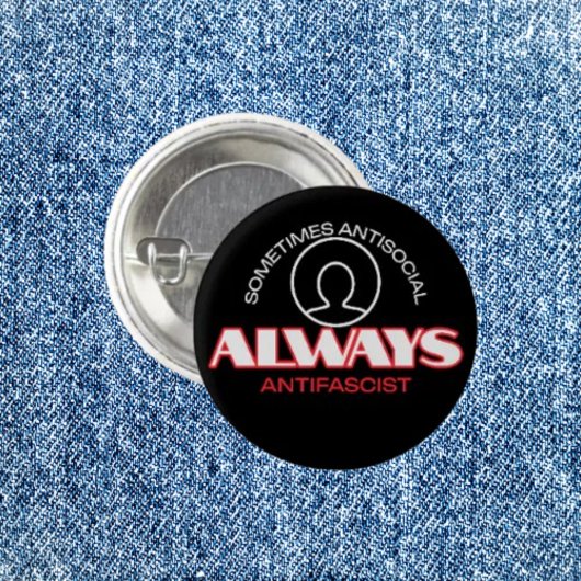 Protest op zakformaat: antifascistische Button