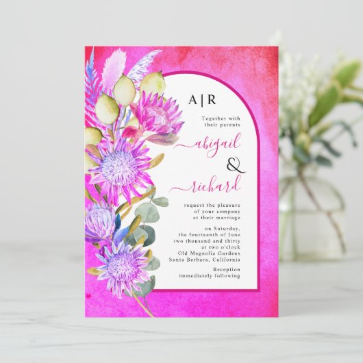 Protheembloemen en parelgrasmagenta bruiloft kaart (Staand voorkant)
