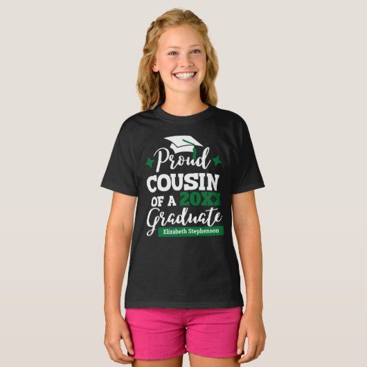 Proud Cousin van 2023 afstuderen familiematching T-shirt (Voorkant volledig)